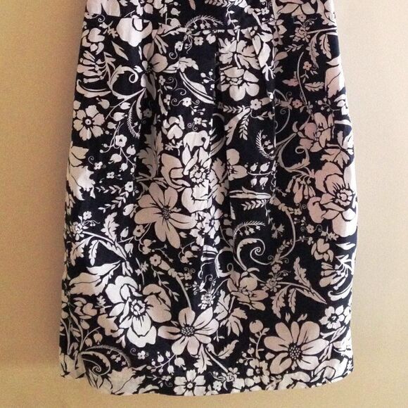 Signature by Robbie Bee Black Floral Dress Size 8 - Picture 5 of 5